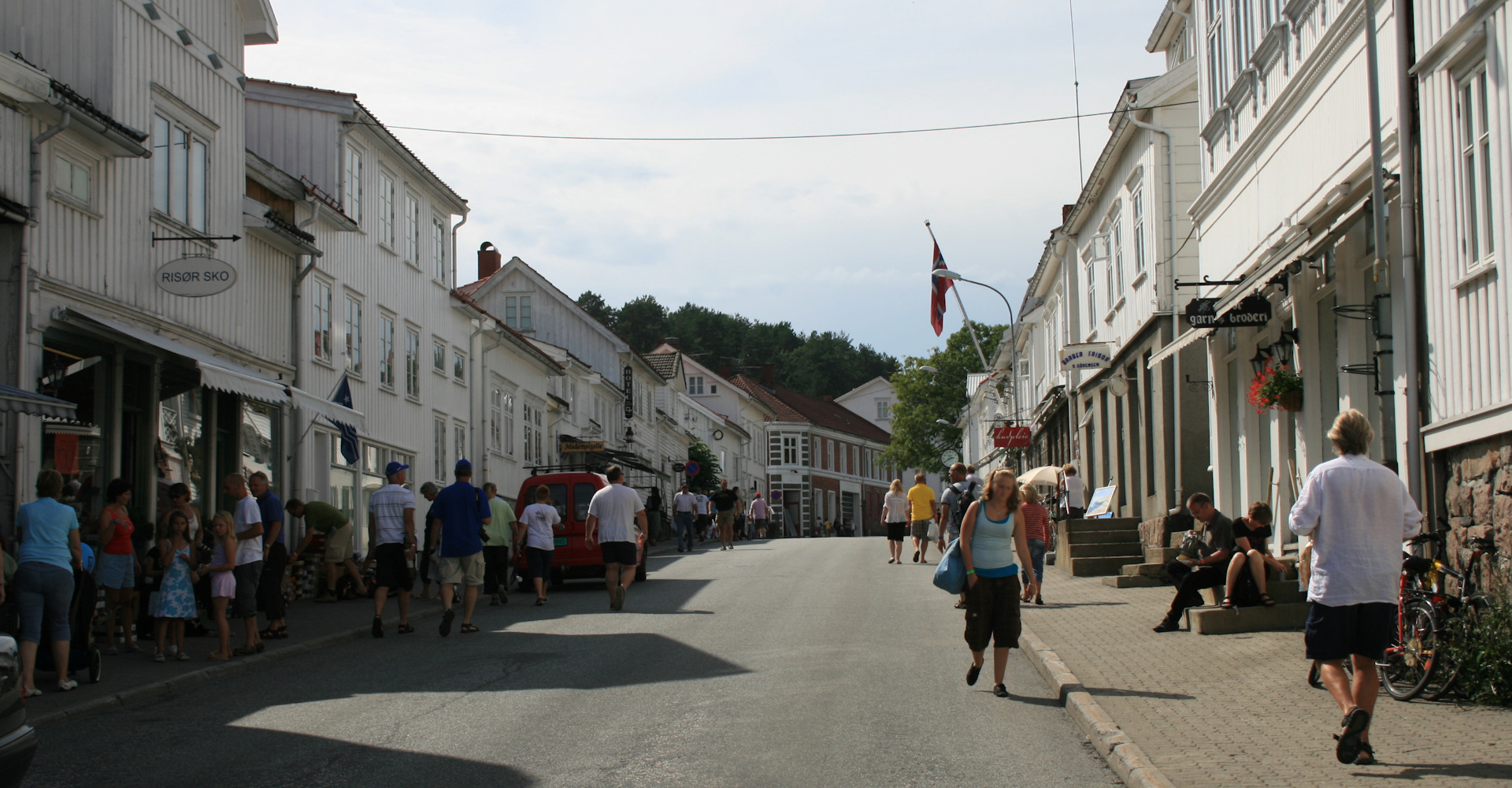 011 langs hovedgaten fra sentrum-foto Geir Johansen.jpg