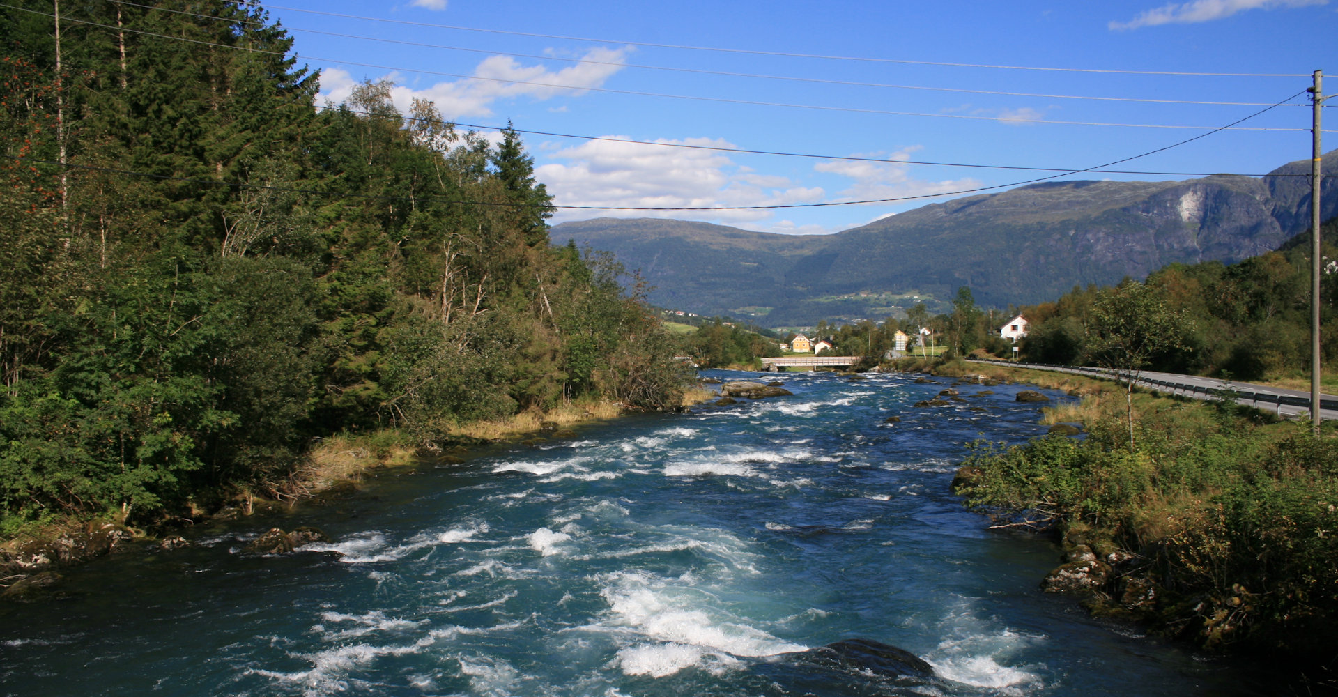 001 Oldeelva ned mot Olden - Foto Geir Johansen.jpg