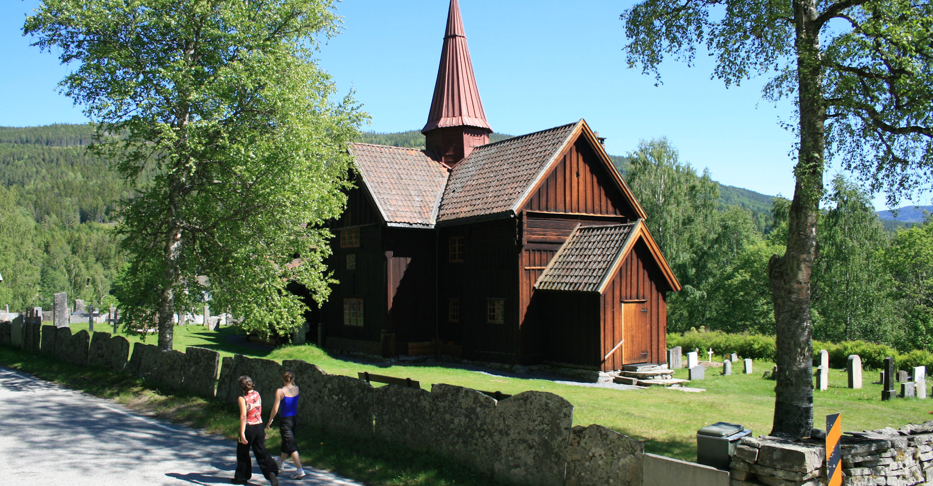 004 Rollag stavkirke - Foto Geir Johansen.jpg