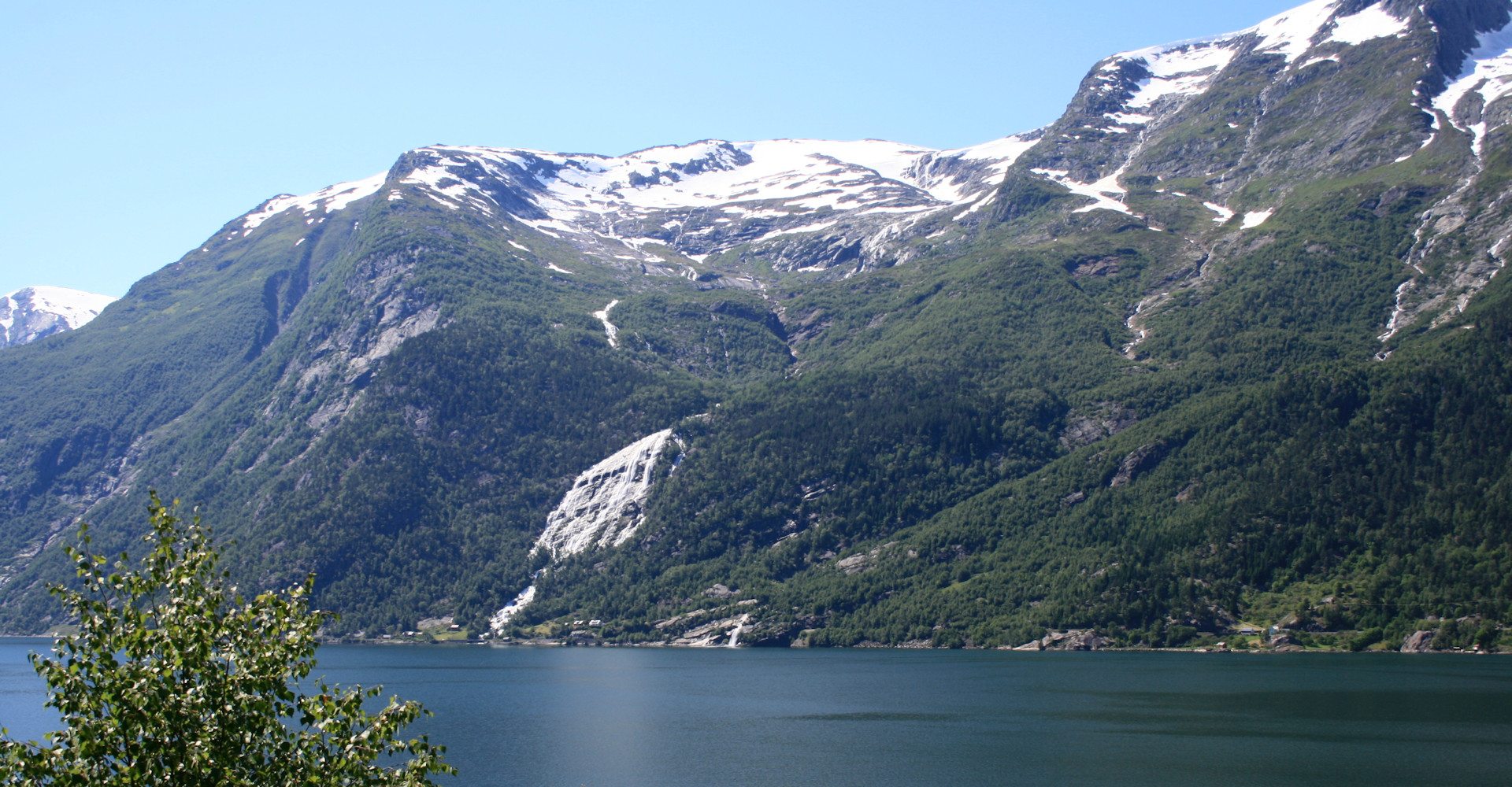 0004 Ædnafossen rett etter Odda i Sørfjorden - foto Geir Johansen.jpg