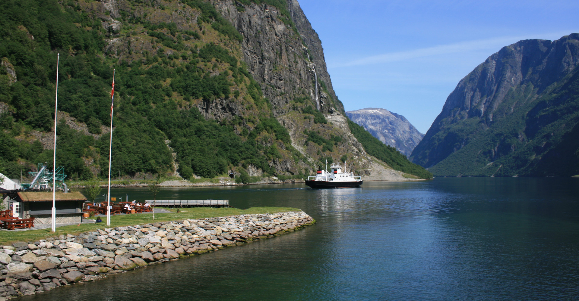 004 Fergen på tur fra Gudvangen ut Nærøyfjorden-foto Geir Johansen.jpg
