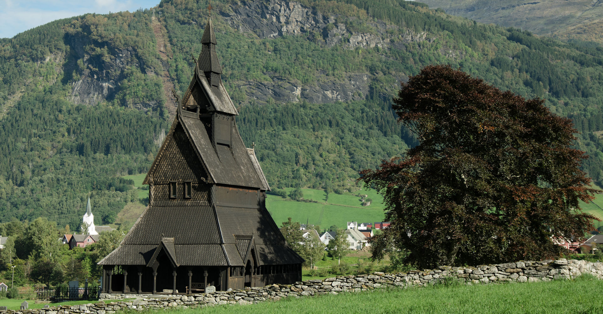 001 Hopperstad Stavkirke - foto Bjørn Erik Pedersen.jpg