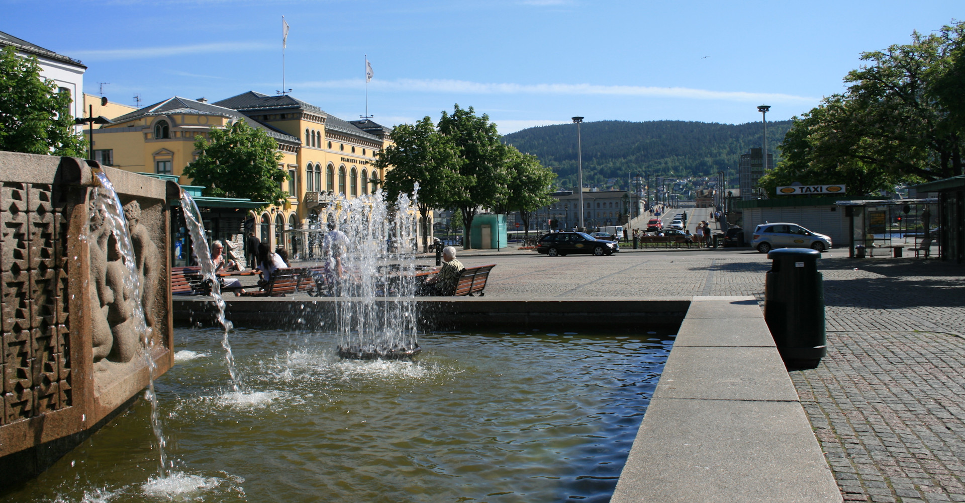007 Bragernes torg og broen over til strømsø-foto Geir Johansen.jpg