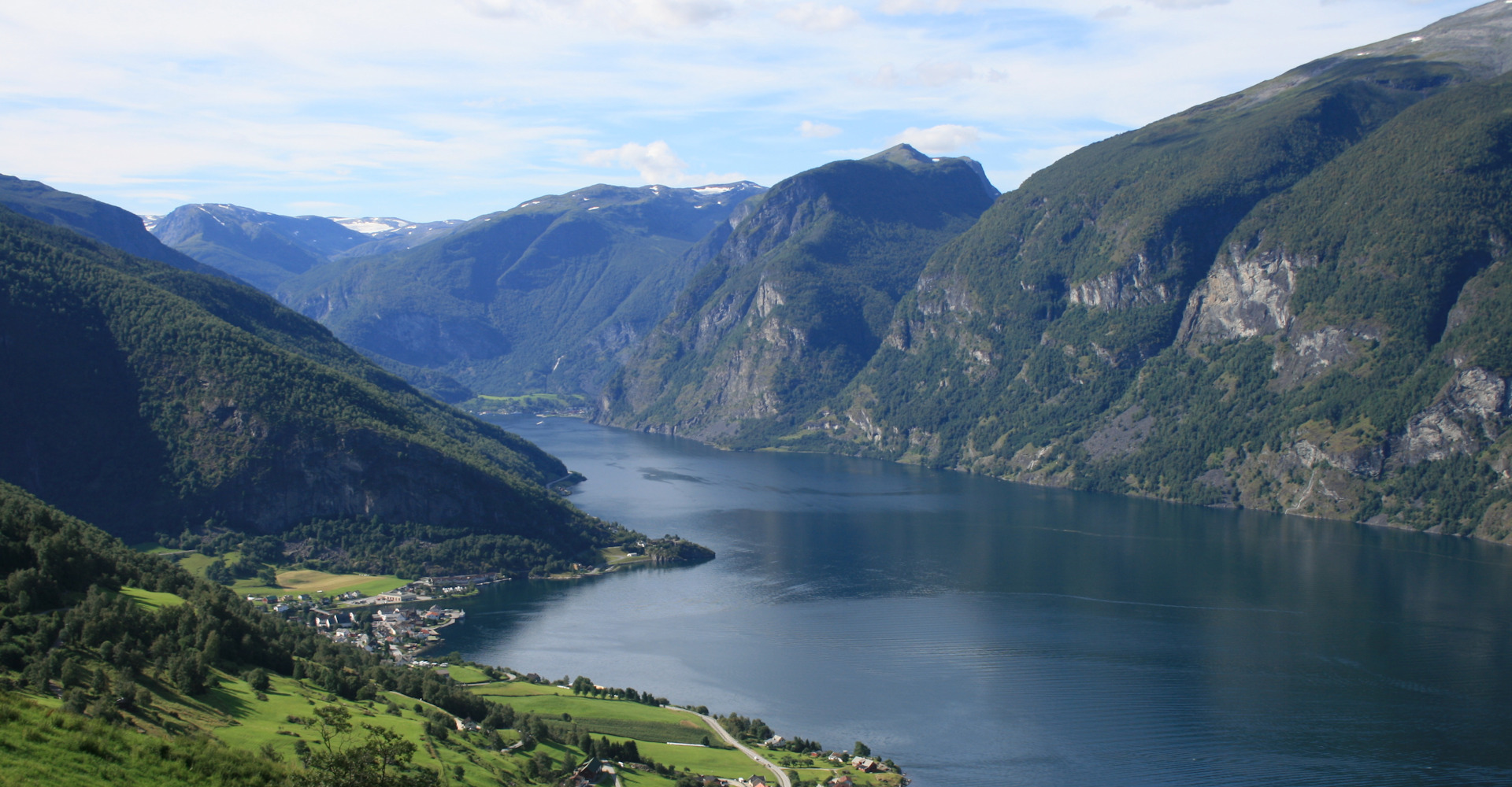 019 Aurlandsfjorden med utsikt mot Aurland og Flåm - Foto Geir Johansen.jpg