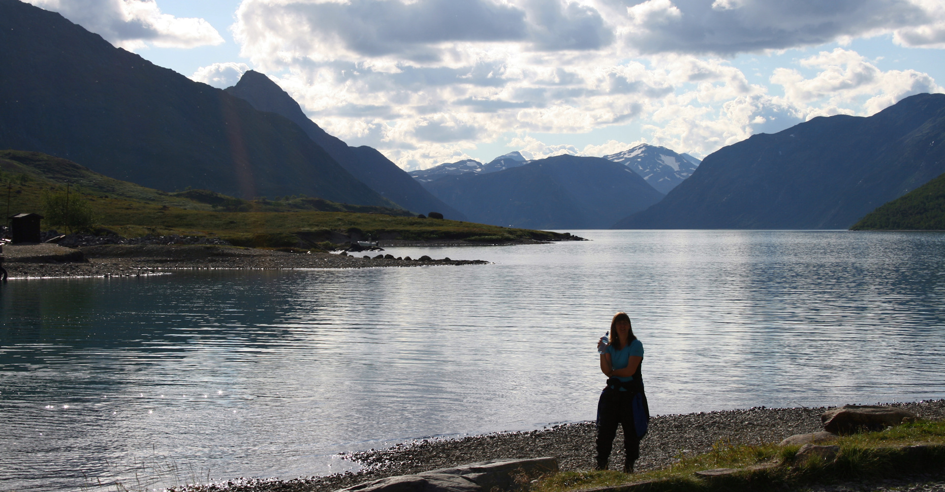 0011 Gjendevatn med besseggen til høyre-foto Geir Johansen.jpg