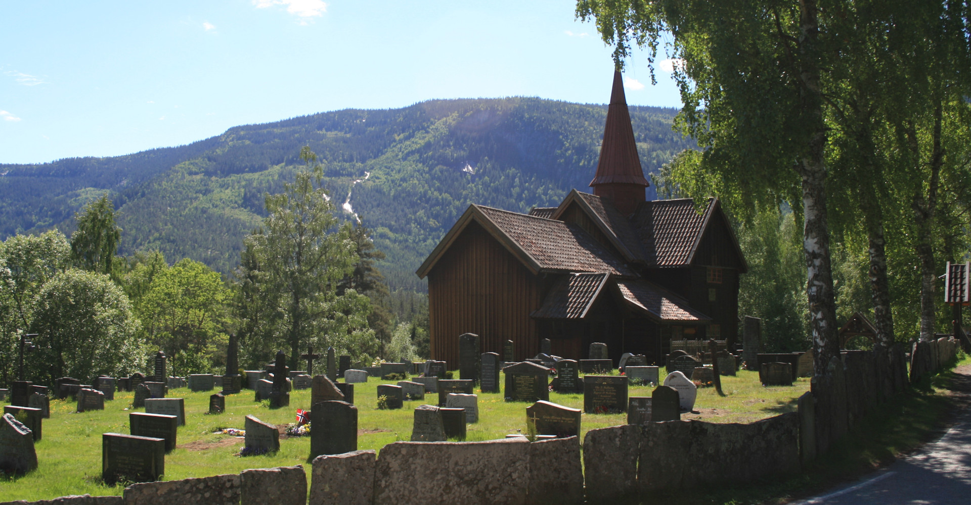 002 Rollag stavkirke - Foto Geir Johansen.jpg