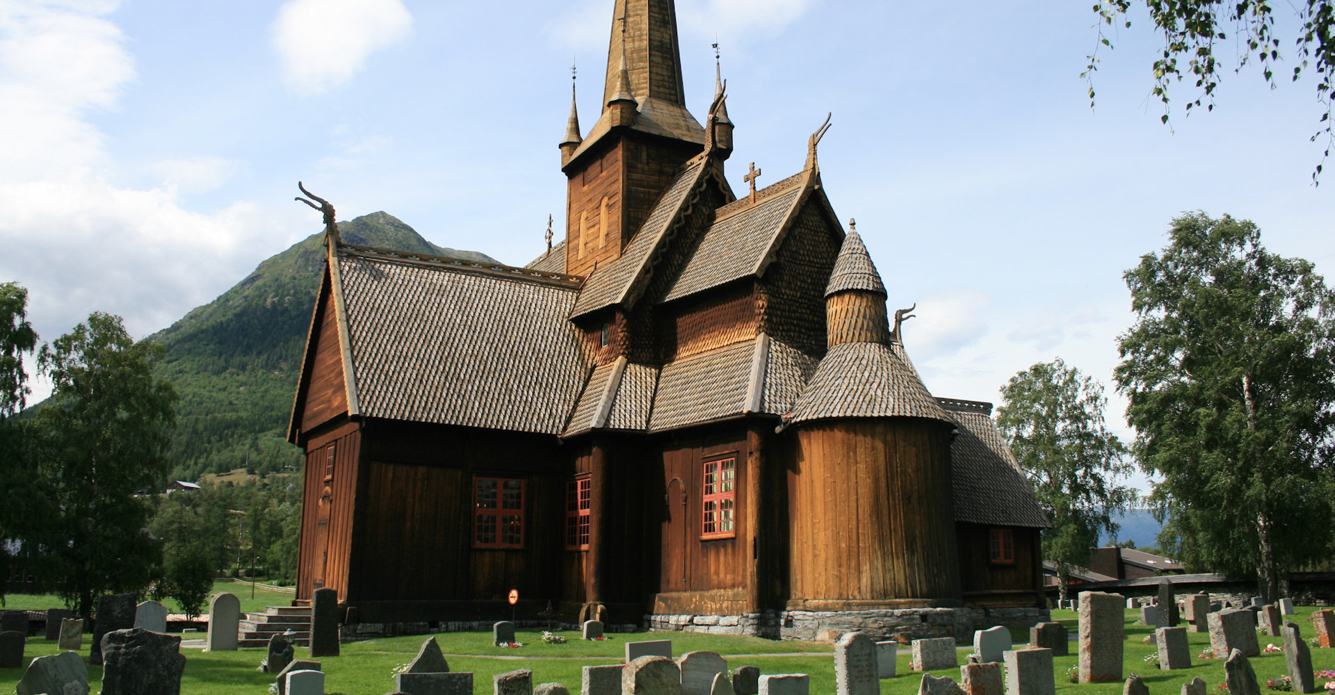 002 Lom stavkirke - Foto Geir Johansen.jpg
