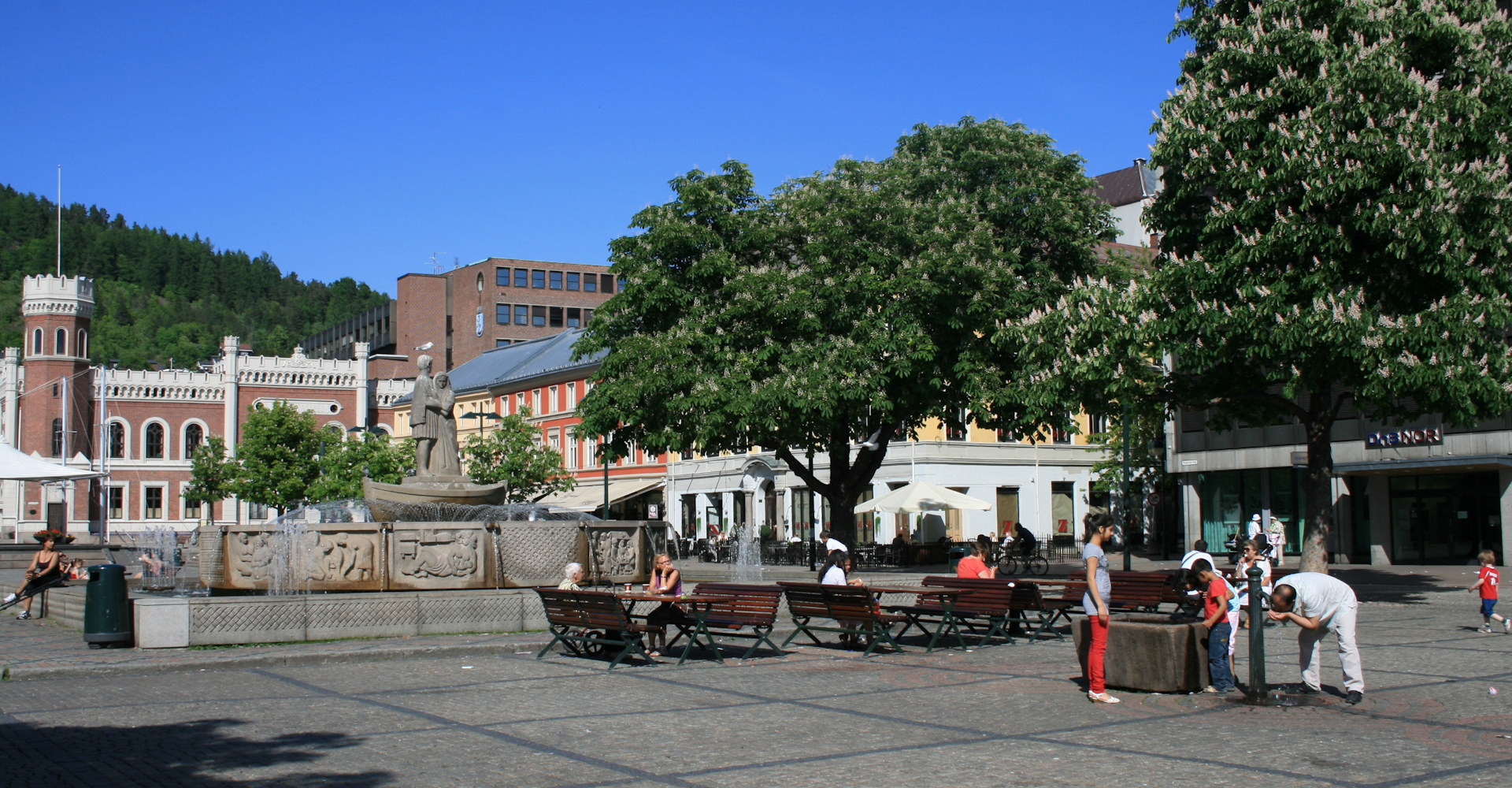 006 Litt av Bragernes torg-foto Geir Johansen.jpg