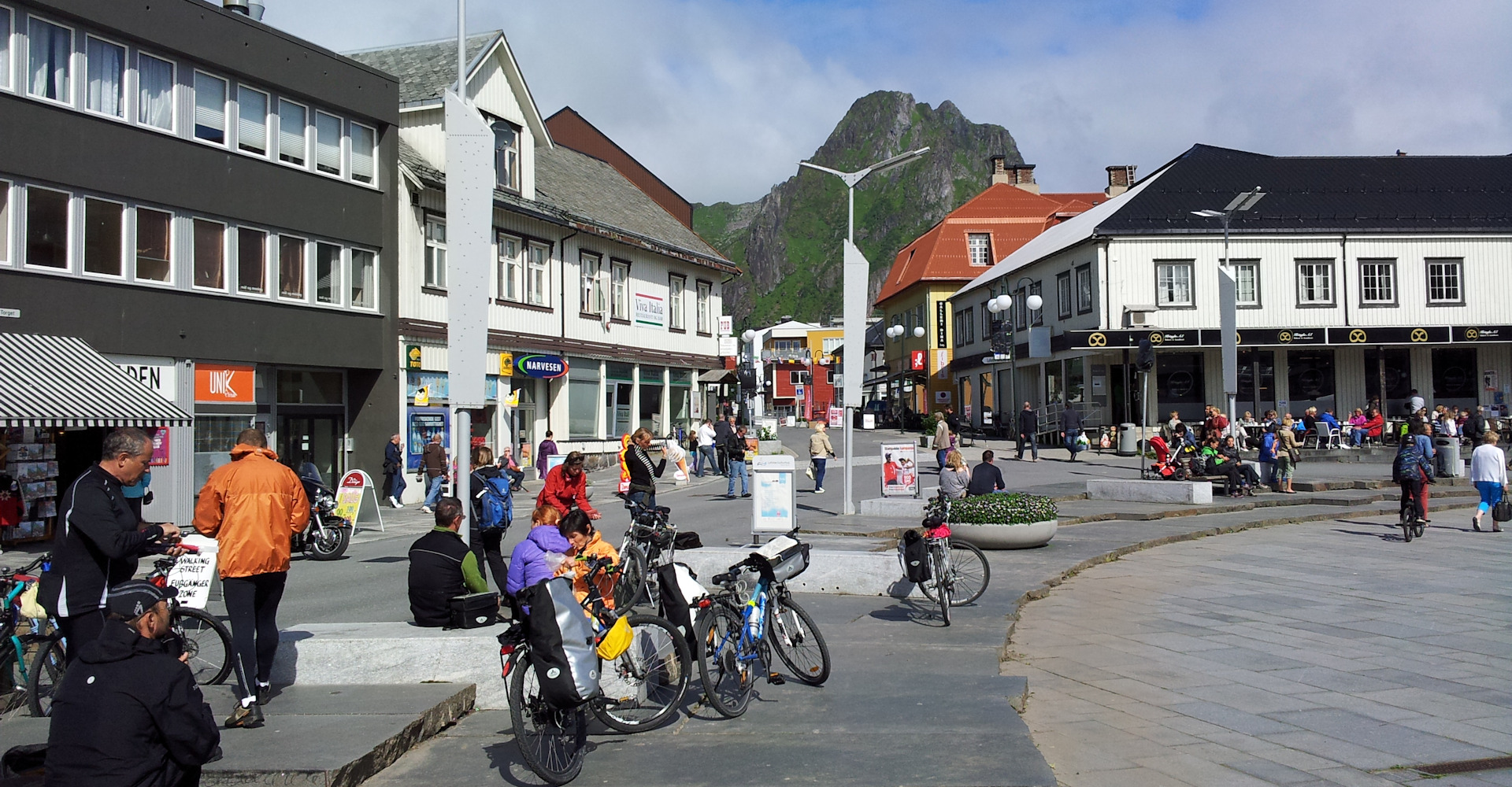 005 Svolvær torg mot vestfjordgata-foto Geir Johansen.jpg