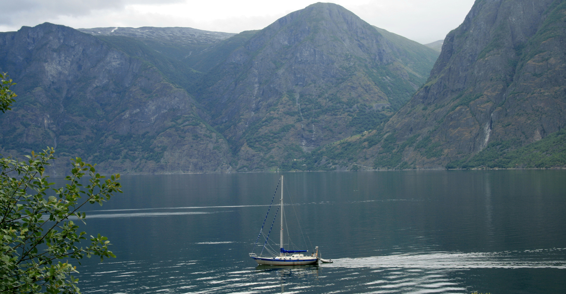 012 Seilbåt idyll på Aurlandsfjorden-foto Geir Johansen.jpg