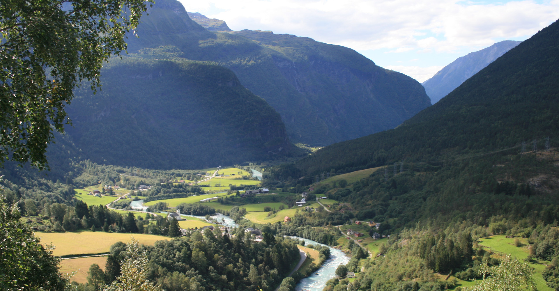 024 Fortun nede av Sognefjellet og snart Gaupne og Sognefjorden - Foto Geir Johansen.jpg