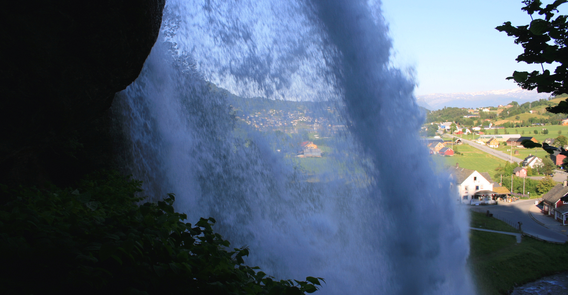 002 Steisdalsfossen bak fossefallet-foto Geir Johansen.jpg