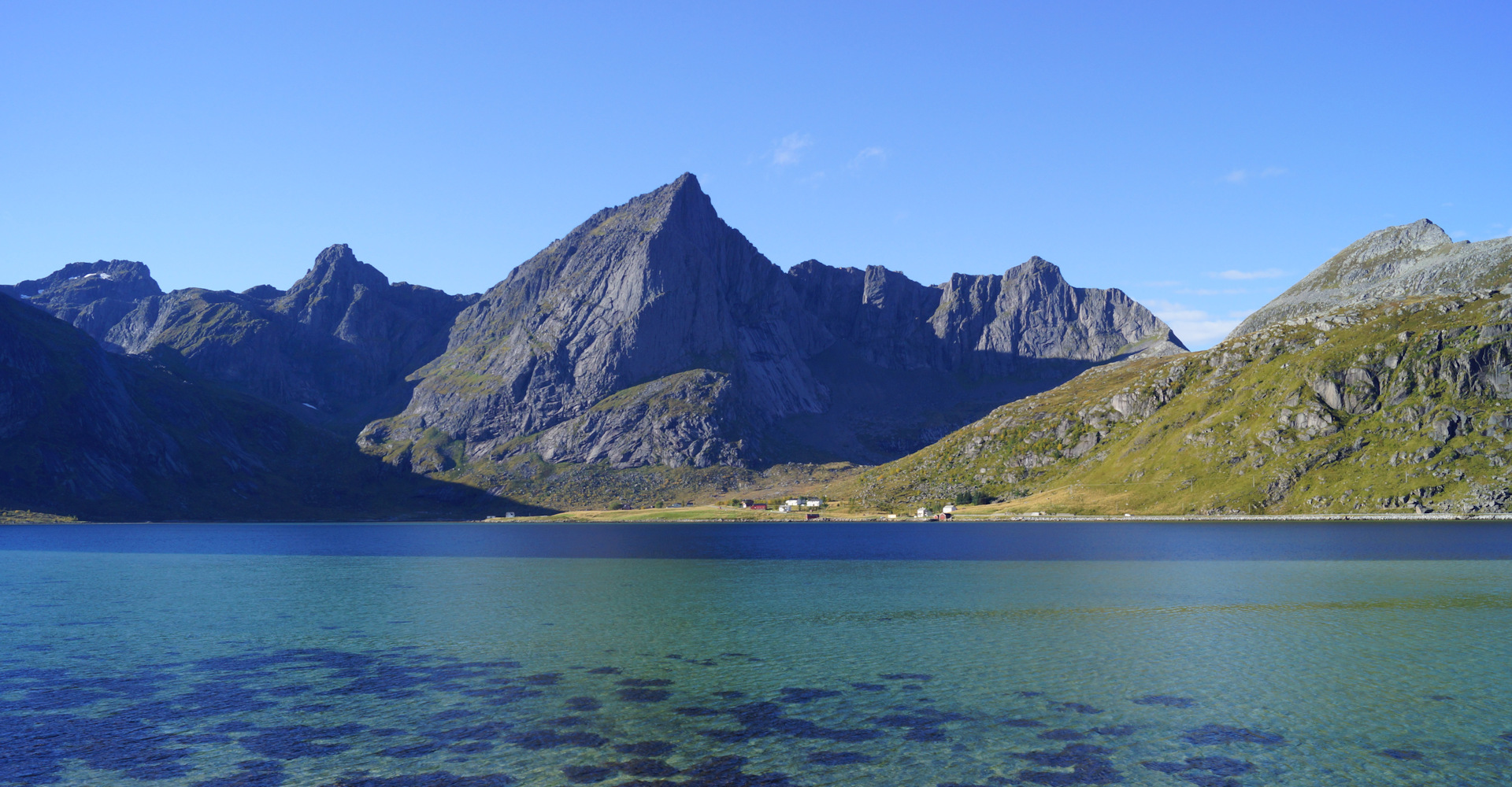 011 B Flakstadpollen og Stortinden-foto Geir Johansen.jpg