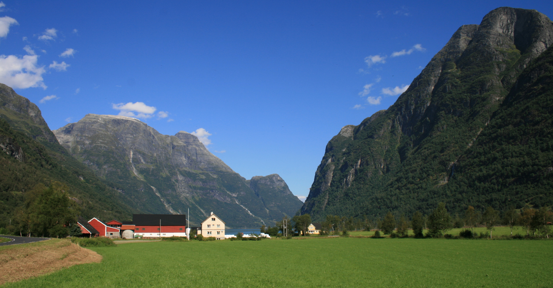 010 Utsikt utover Oldedalen og Oldevatn - Foto Geir Johansen.jpg