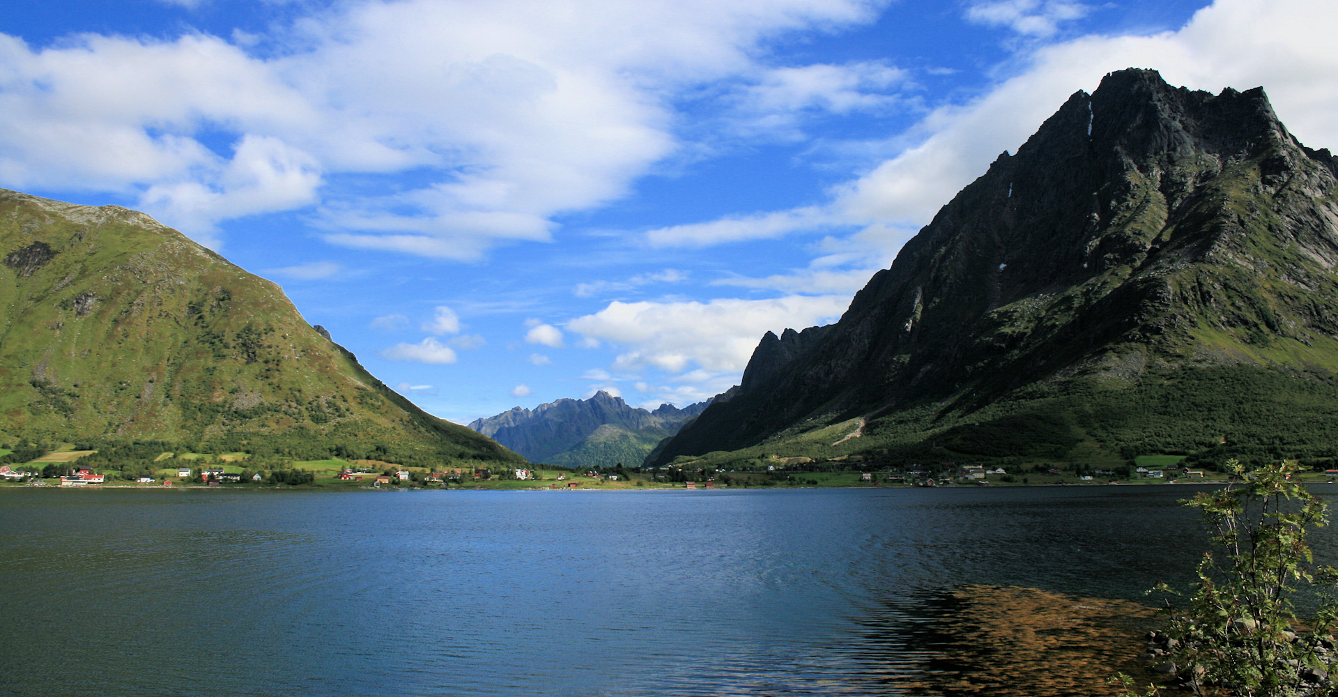 021aLaupstad og Higraftindene- foto Geir Johansen.jpg