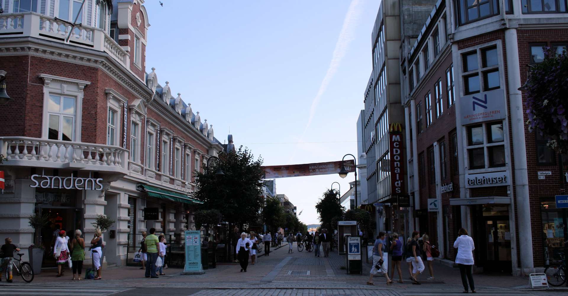 Kristiansand 004 Banner-sentrumsgate - foto Geir Johansen.jpg
