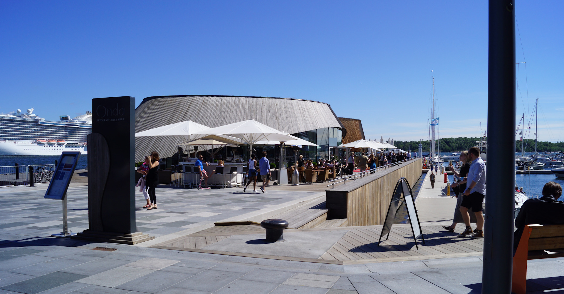 009 Spisested langs Aker brygge - Foto Geir Johansen.jpg