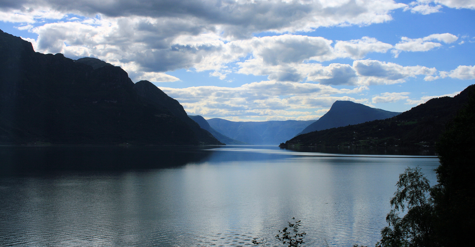 005 B Sognefjorden- Utløpet av Lustrafjorden - Foto Geir Johansen.jpg
