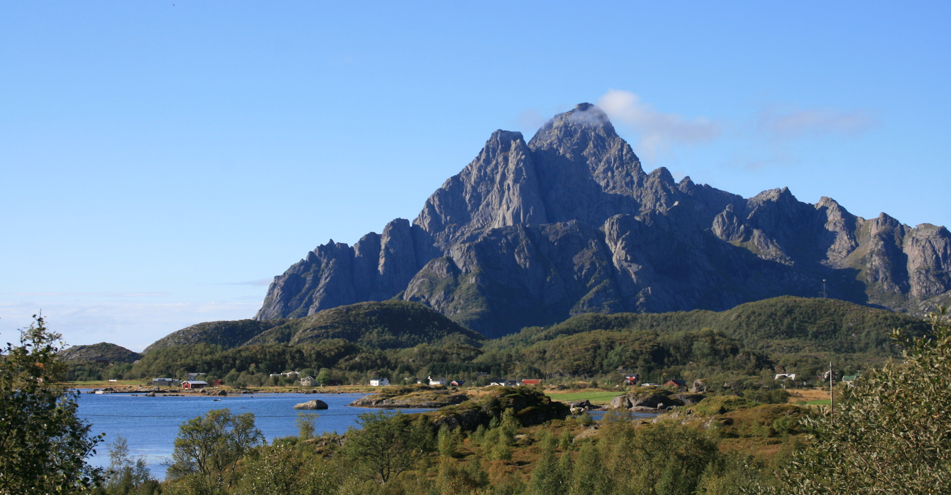 025a Fjellet Vågakaillen vest for Kabelvåg- foto Geir Johansen.jpg