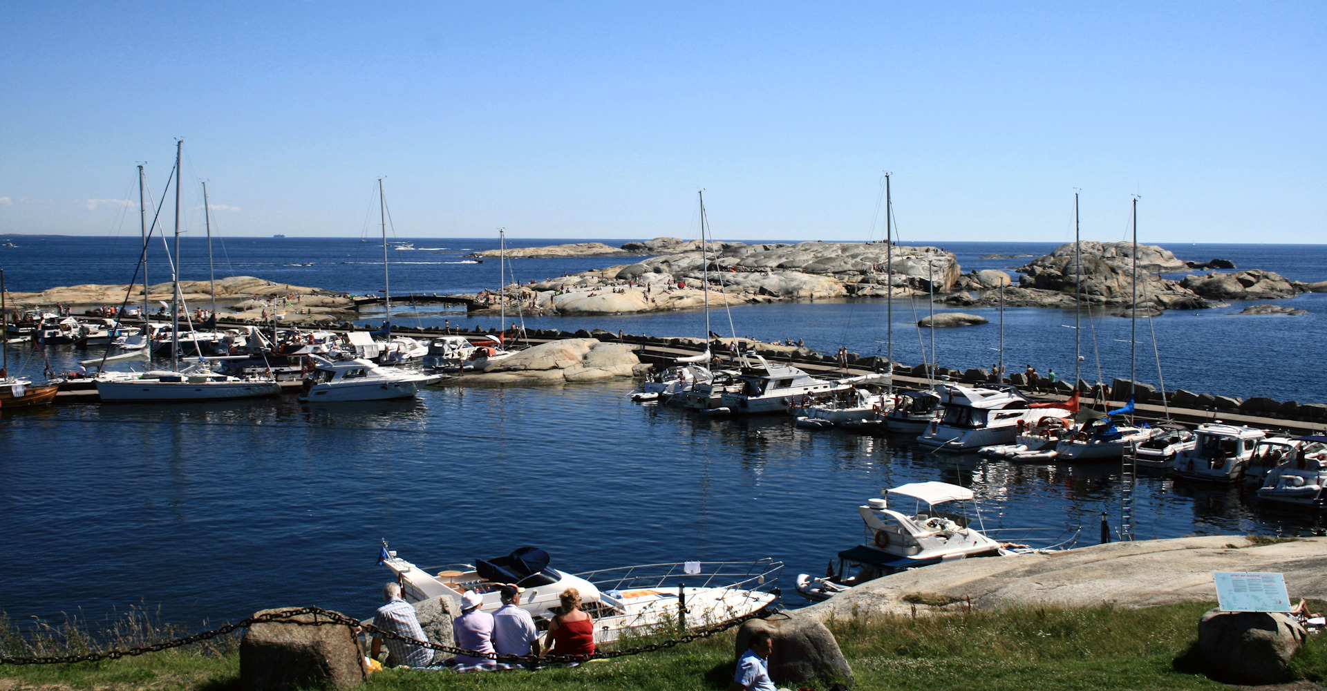 Sol, bad, og svaberg