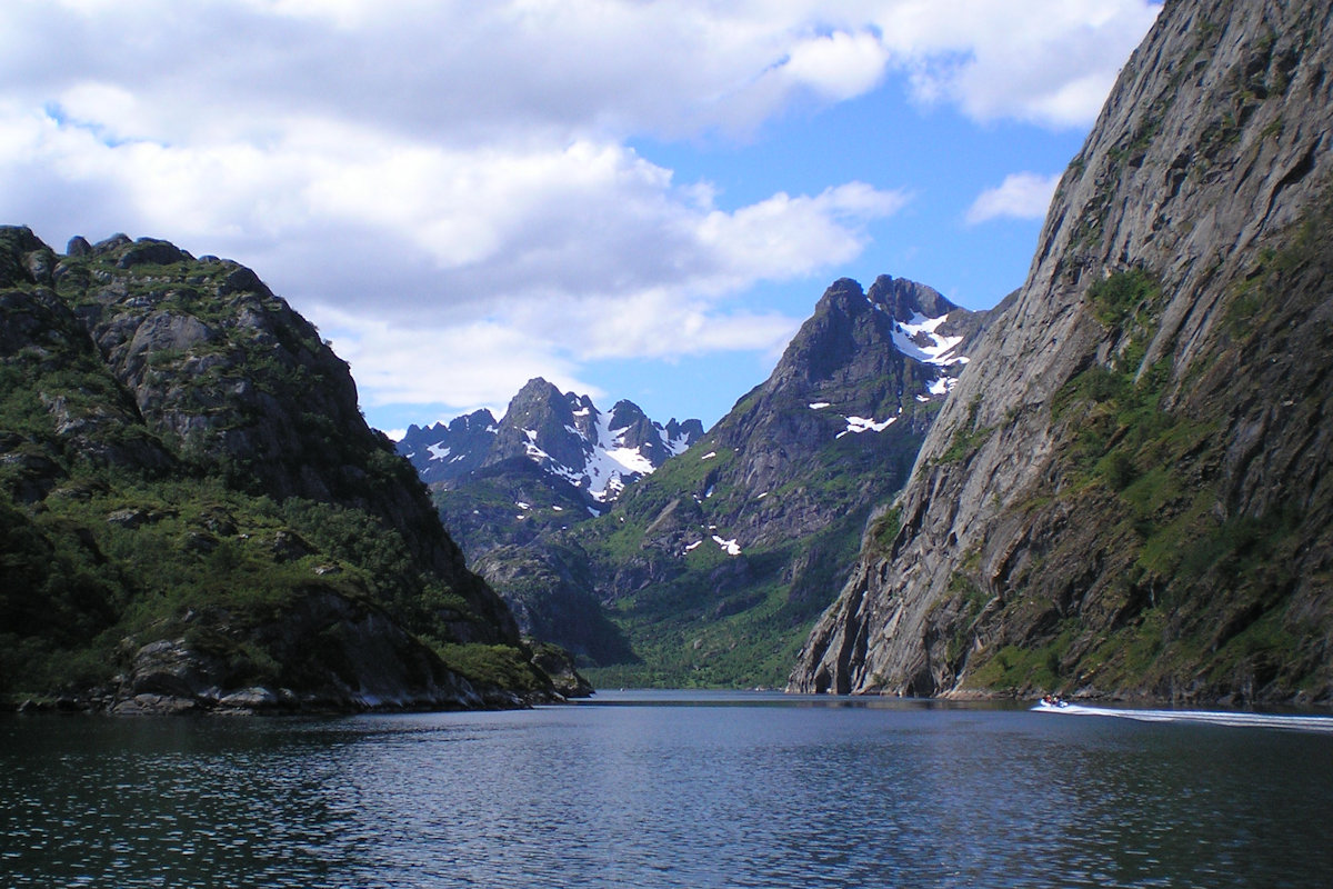 001_Trollfjorden_-_foto_Carlos_Delgado.jpg