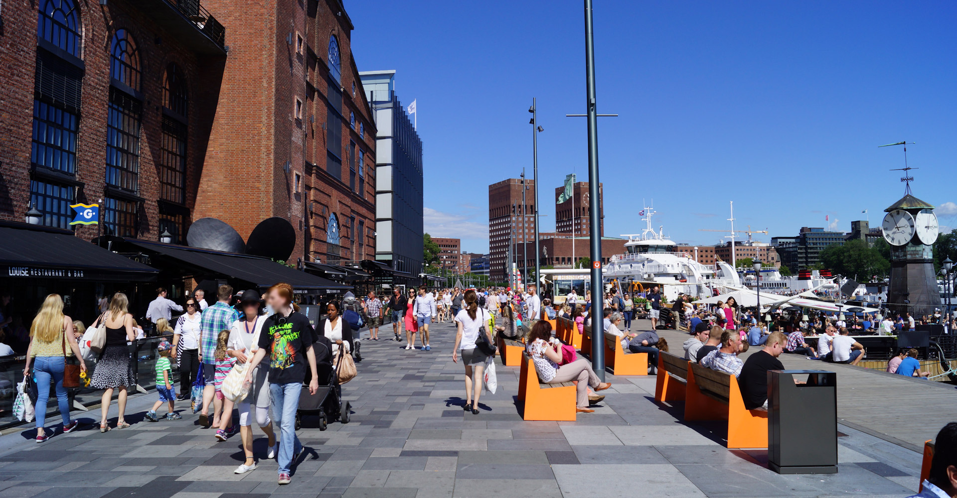 006 Langs Aker brygge mot sentrum - Foto Geir Johansen.jpg