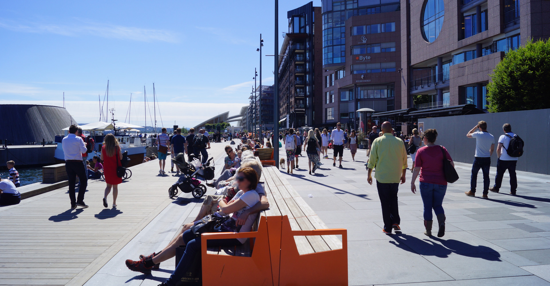 007 langs Aker brygge mot Tjuvholmen - Foto Geir Johansen.jpg