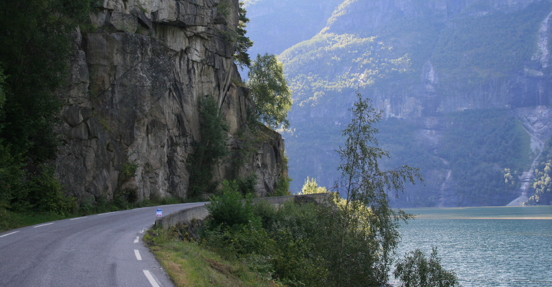 004 Smale veier i Aurlandsdalen - foto Geir Johansen.jpg