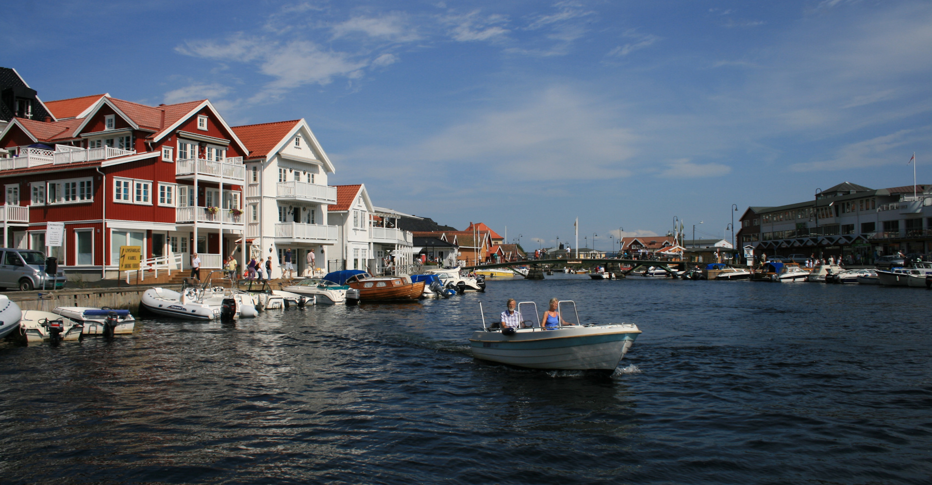 Kragerø 022 Utsikt mot indre havn og kanalen med havnepromenaden - foto Geir Johansen.jpg