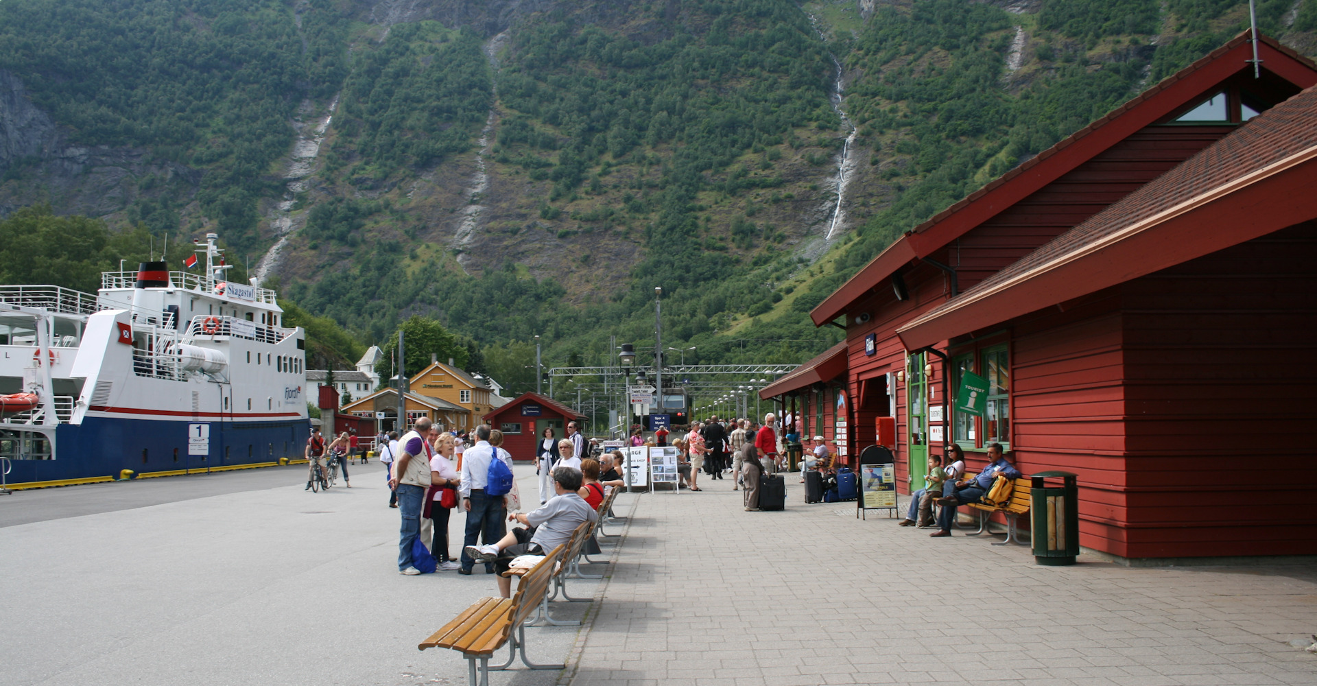 003 Flåm ved havnen - foto Geir Johansen.jpg