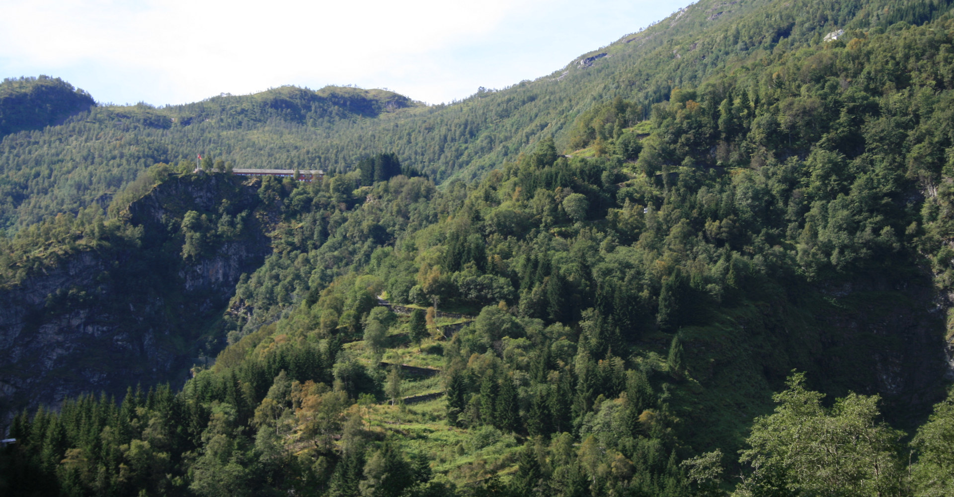 006 Den gamle svingete veien Stalheimskleivene opp til toppen til Stalheim - Foto Geir Johansen.jpg