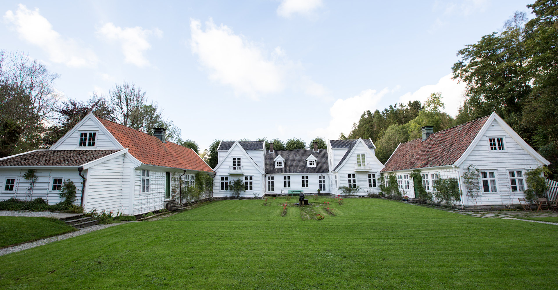 Alvøen papirfabrikk - alvøen hovedbygning-1920x1000- bergen- foto Vibeke Seldal.jpg