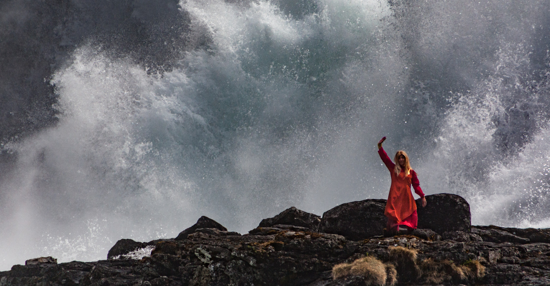 002 Huldra i Kjosfossen - foto Markus Trienke.jpg