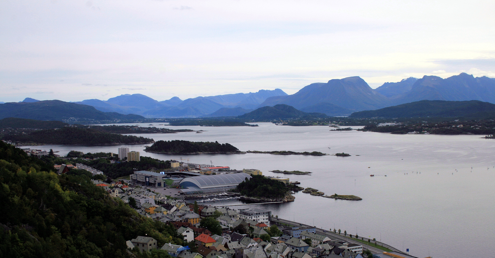 017 Utsikt retning Spjelkavik og Storfjorden helt bak-foto Geir Johansen.jpg