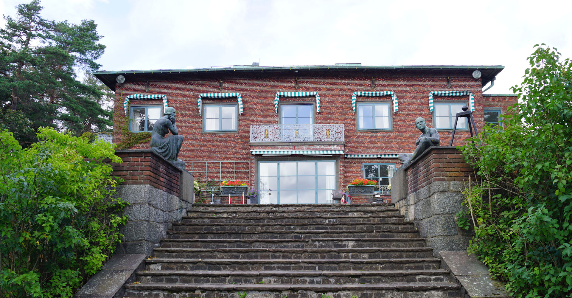 002 Anders Jahres herskapsbolig mot hagen - Foto Geir Johansen.jpg