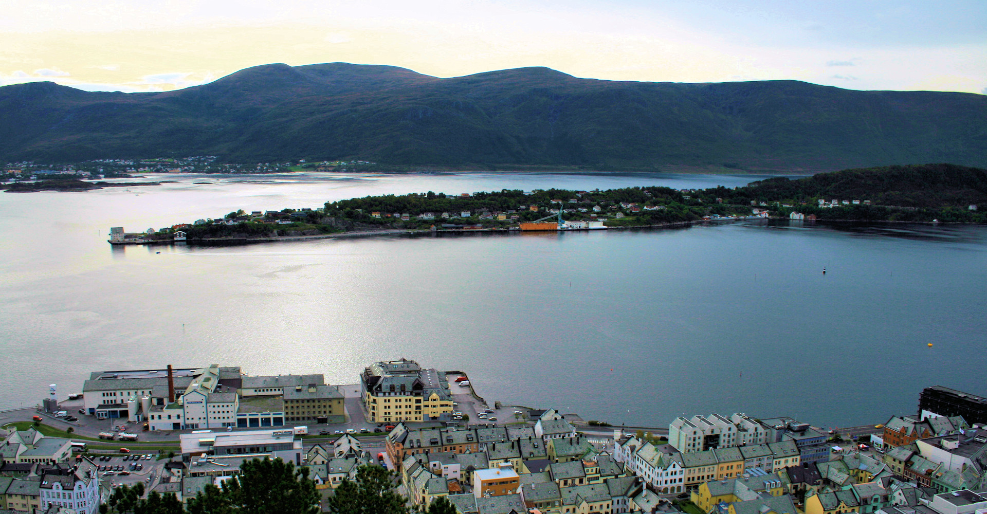 016 Utsikt mot Aspøy og Langvåg-foto Geir Johansen.jpg