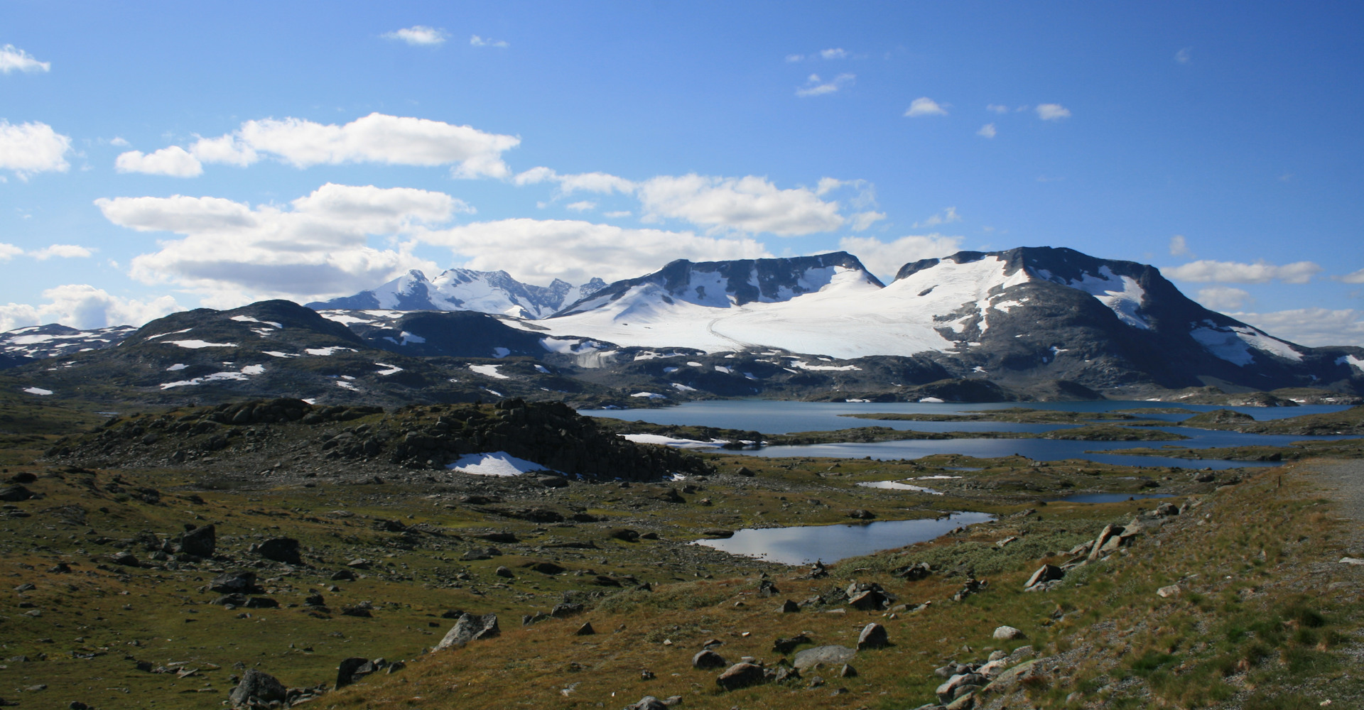 014 Utsikt mot Fannaråki og Fannarkbreen på Sognefjellet - Foto Geir Johansen.jpg