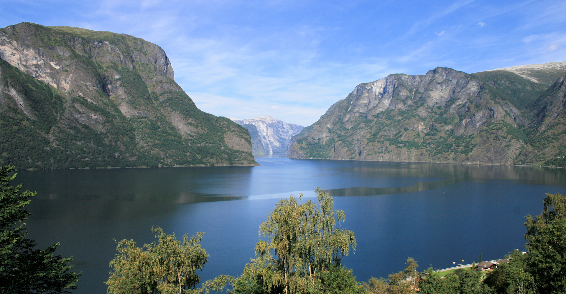 009 Aurlandsfjorden med utsikt til innløpet fra Sognefjorden-foto Geir Johansen.jpg
