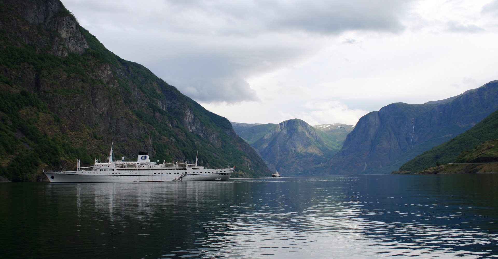021 cruiseskip på Aurlandsfjorden- foto Geir Johansen.jpg