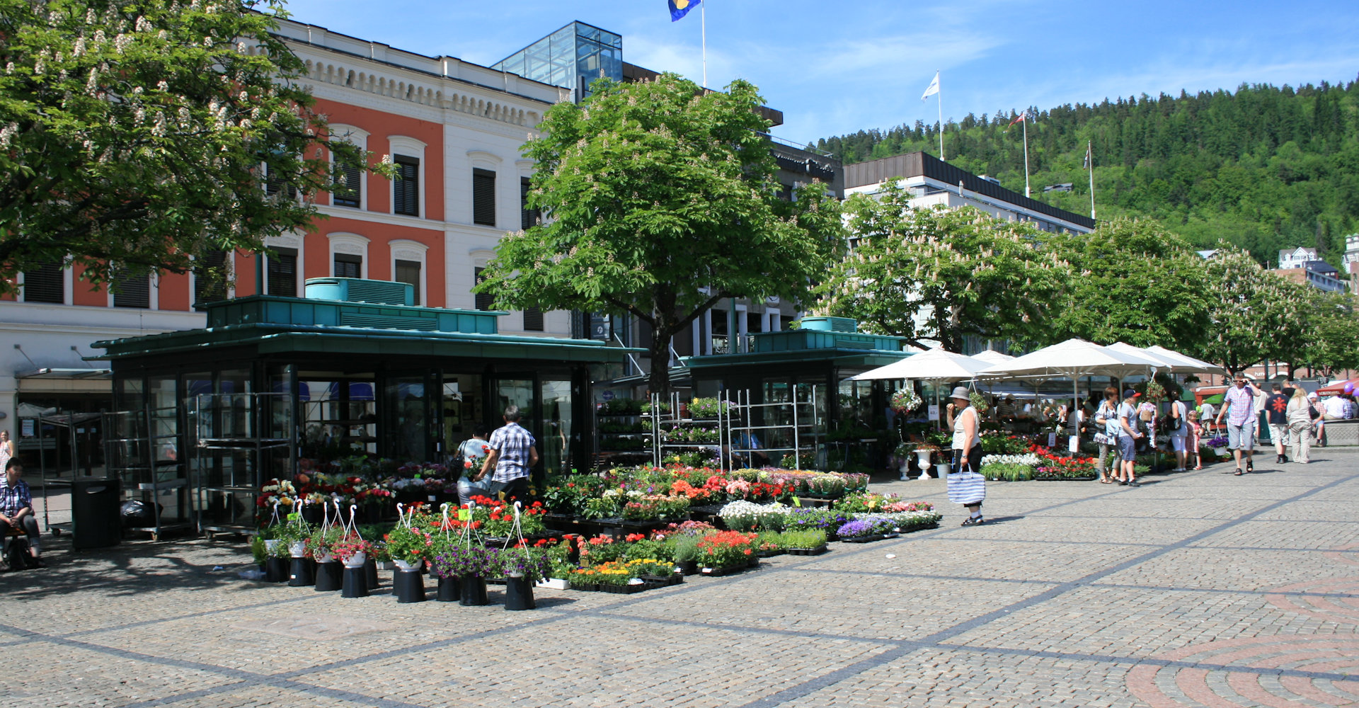 018 Bragernes torg med torghandel-foto Geir Johansen.jpg