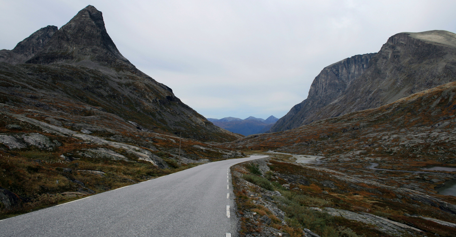 014 Trollstigen - Stigøra mot Valldalen - Foto Geir Johansen.jpg