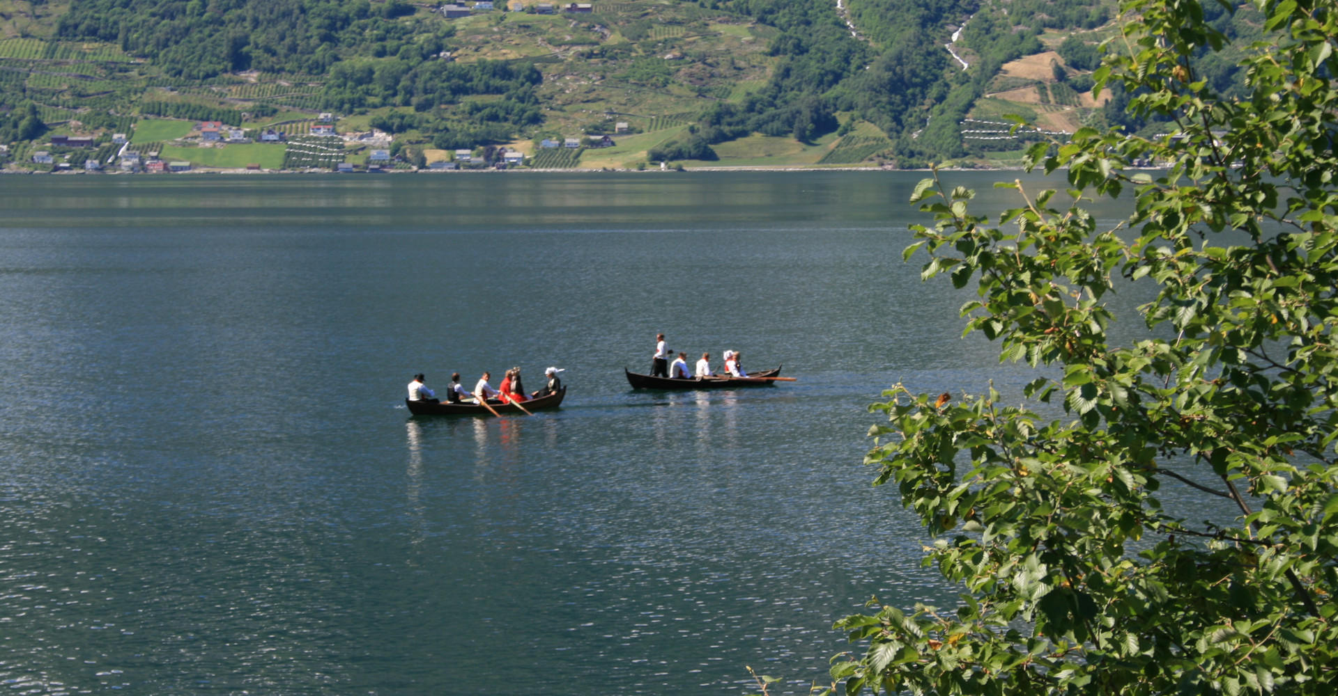 011 Moderne brudeferden i Hardanger-foto Geir Johansen.jpg