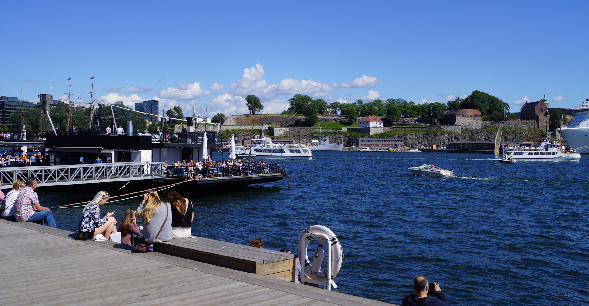 008 Utsikt over havnen mot Akershus festning - Foto Geir Johansen.jpg