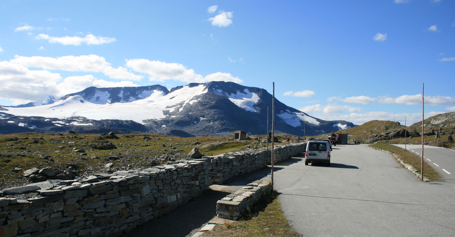 015 Utsiktspunktet ved Prestesteinsvatnet på Sognefjellet - Foto Geir Johansen.jpg