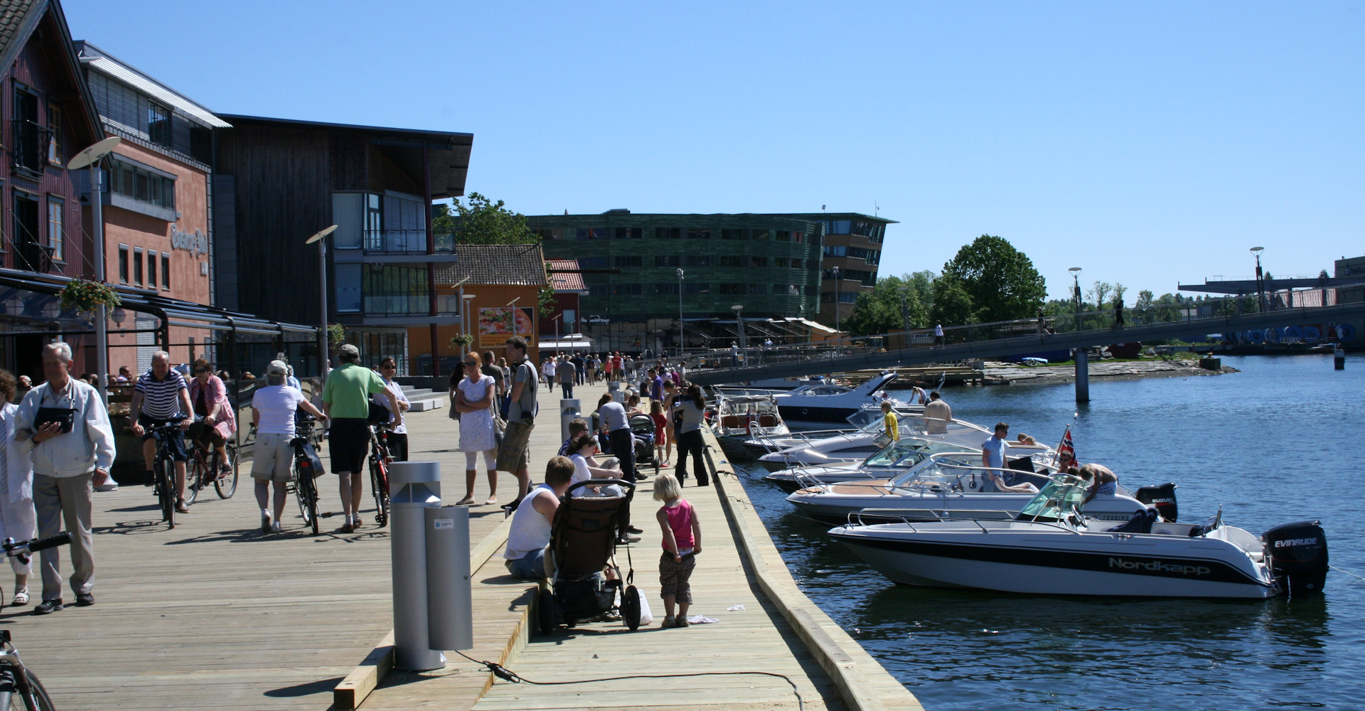 008  langs kaipromenaden-foto Geir Johansen.jpg