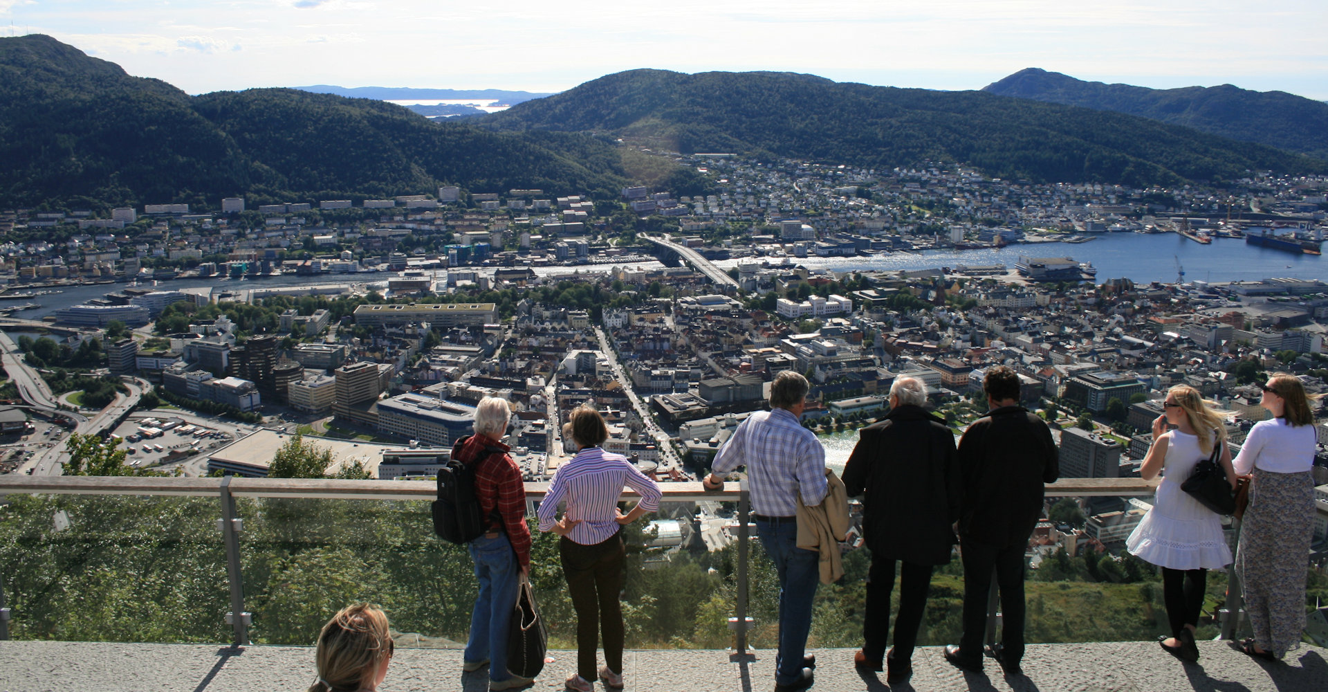 008 Fløien utsiktspunkt-utsikt mot Damsgårdsundet - foto Geir Johansen.jpg