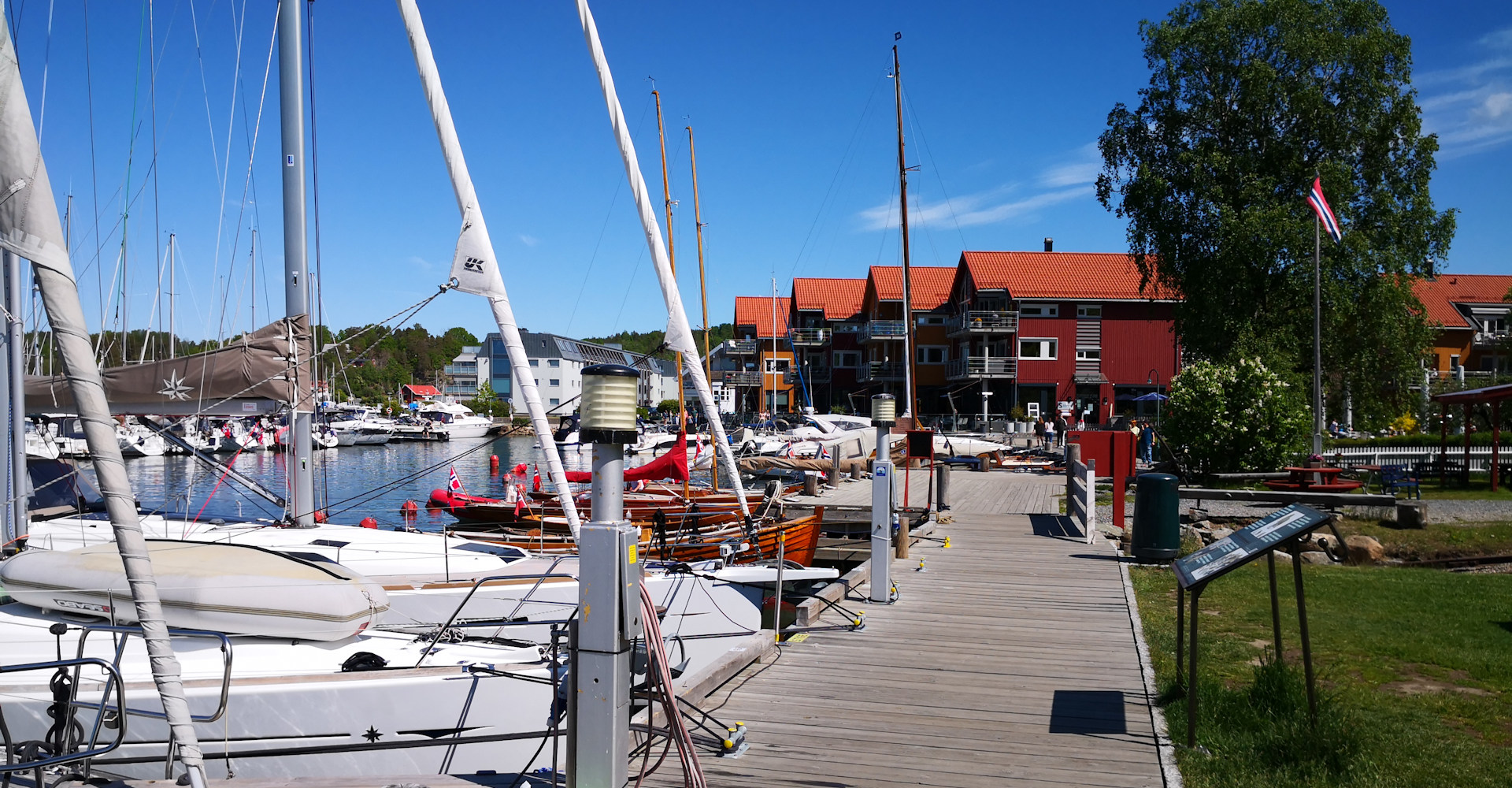 003 Langs havnepromenaden-foto Geir Johansen.jpg