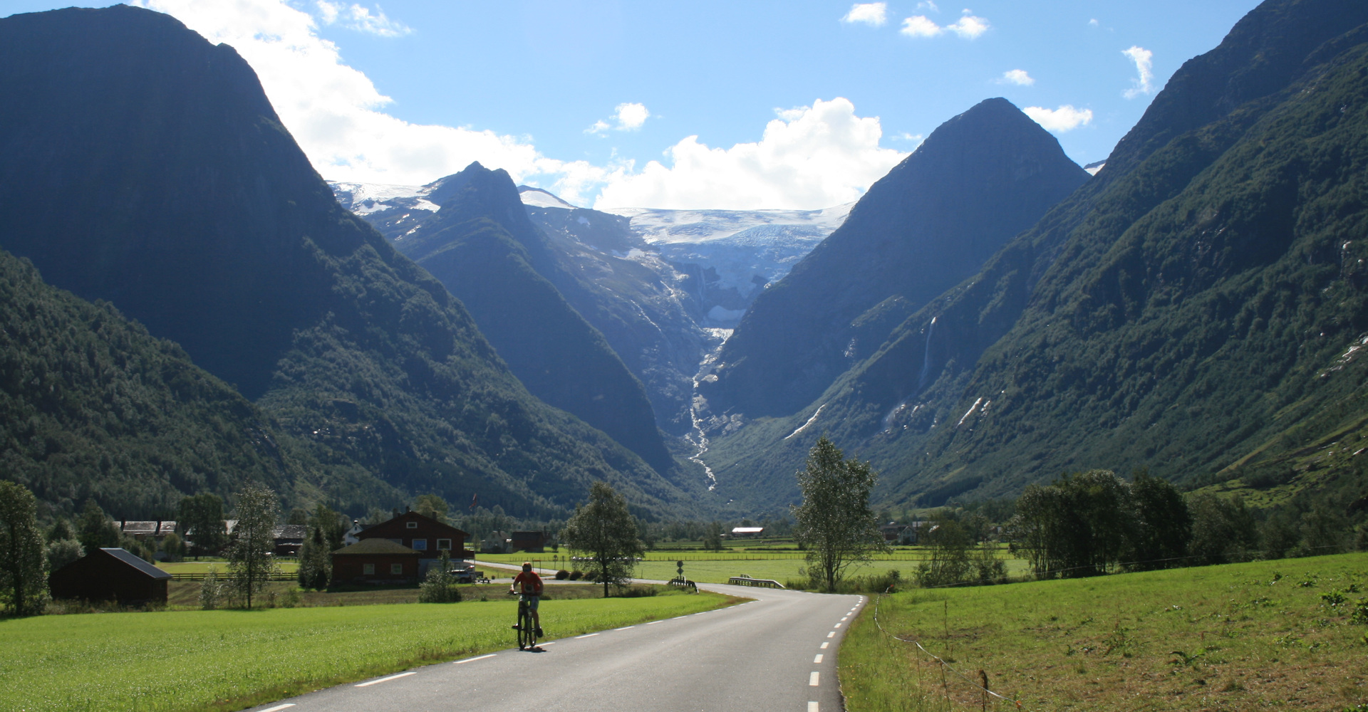 003 Innerst i Oldedalen og Melkevollbreen-foto Geir Johansen.jpg