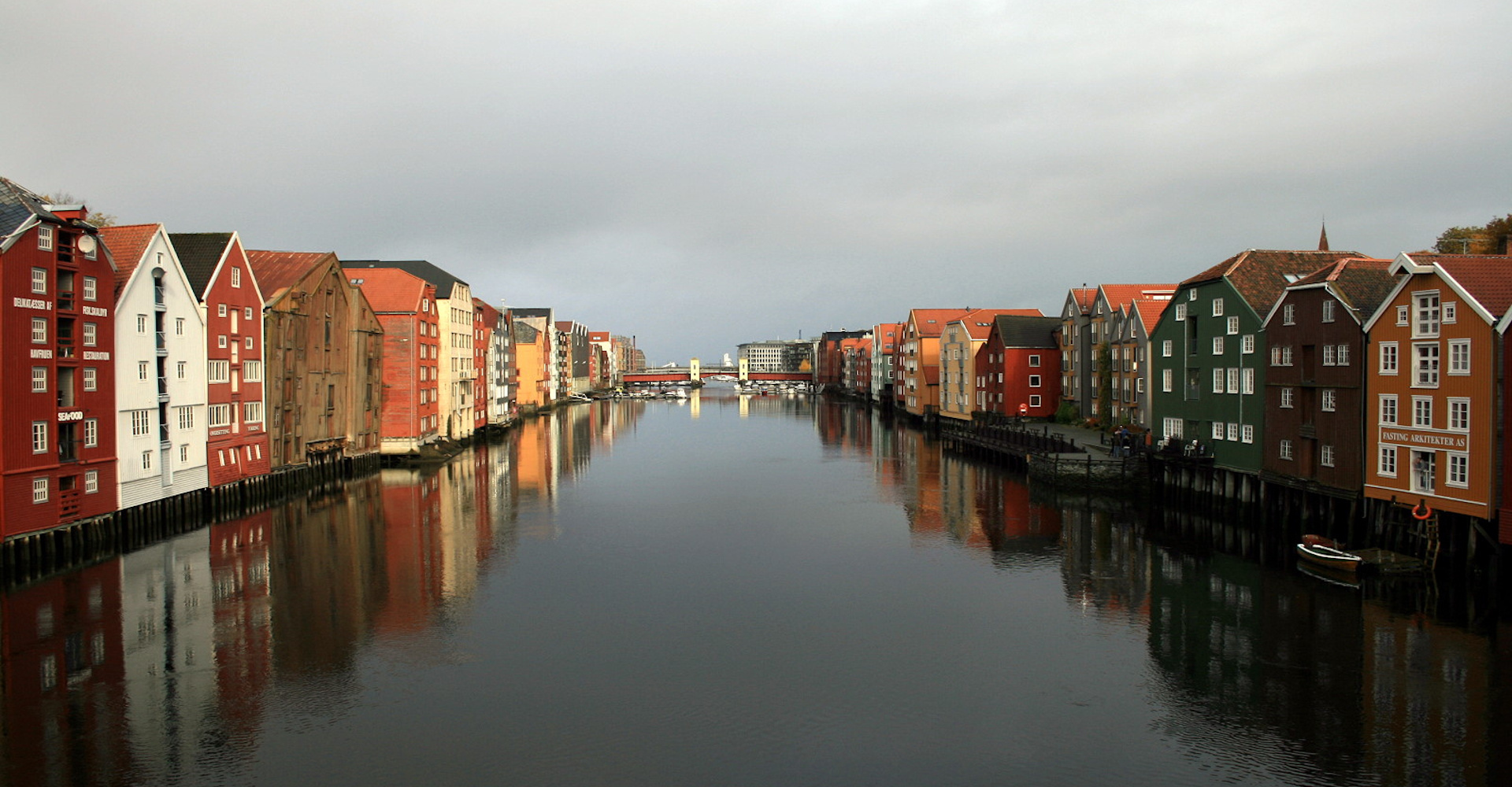 Trondheim 008 Bryggene langs Nidelven-Foto Geir Johansen.jpg