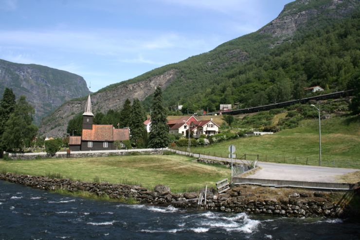 Flåmsbanen inn Flåmsdalen-foto Geir Johansen.jpg